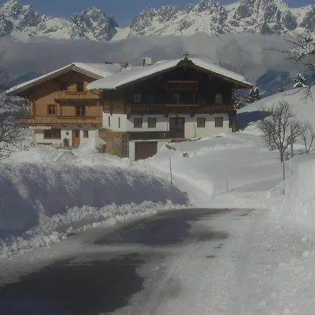 مزرعة للإقامة Hahnenkammblick *